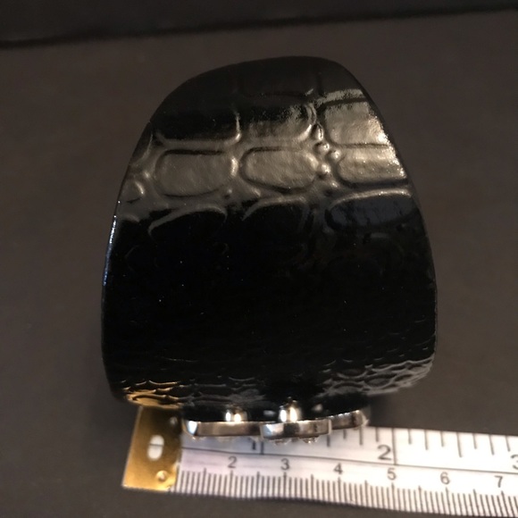 Cross Design Bracelet - Picture 6 of 6